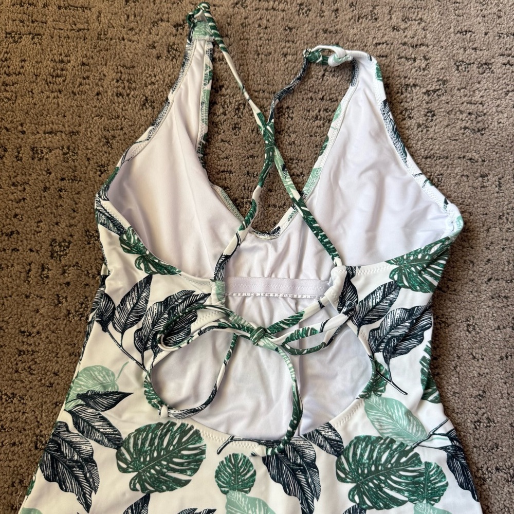 Cupshe Green Leaf Print One Piece Swimsuit - Picture 4 of 5